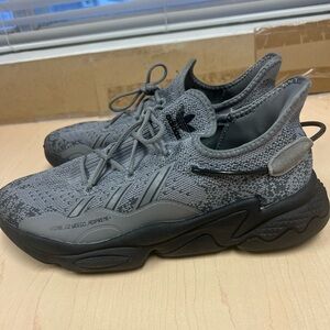 Adidas OZWEEGO Men’s Slip On Shoes size 9